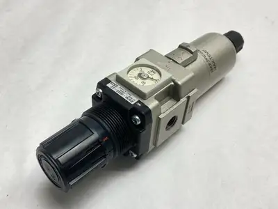 Used SMC Pneumatic Filter Regulator 1/4" NPT Air Pressure Regulators Michigan US | Maverick Industrial Sales #1389648