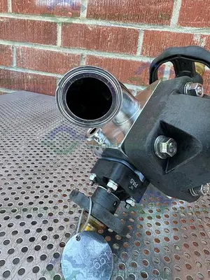 USED 4 ITT PURE-FLO STAINLESS STEEL DIAPHRAGM VALVES W/ 1.5" TO 1/2" SANITARY FITTING