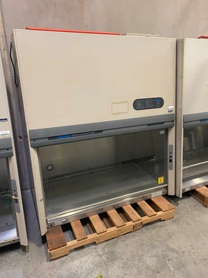 USED 1900 LABCONCO PURIFIER CLASS II DELTA SERIES BIOSAFETY CABINET