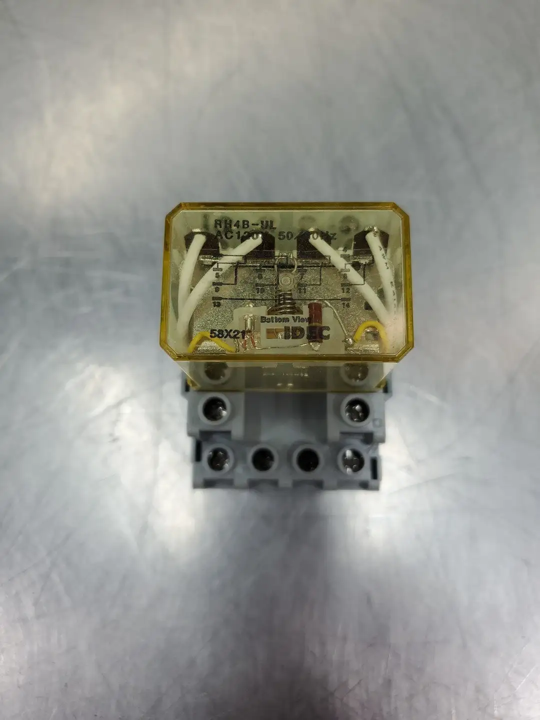 USED IDEC RH4B-UL 120VAC Relay w/SH4B-05C Base Socket.