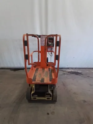 USED 2013 JLG 1230ES