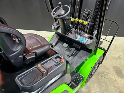 Used 2026 Viper FB30 4-Wheel Sit down Electric Counterbalance Forklifts New York US | United Lift #1446664