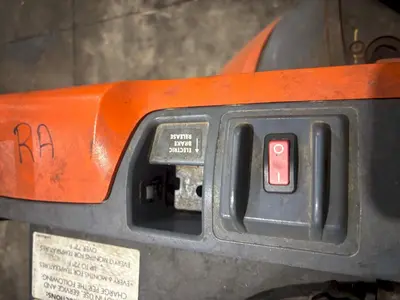 4,500 LBS TOYOTA 8HBW23 ELECTRIC PALLET JACK: YOBRO #24339