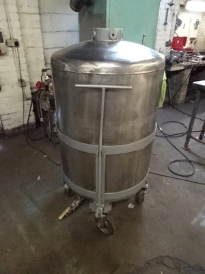 400L S/S Enclosed Tank On Castors