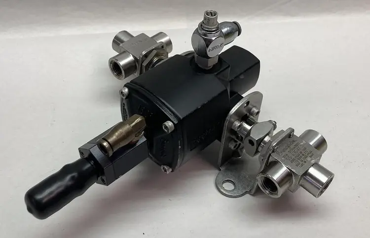 New | in-Stock SWAGLOK 151-DA Rotary Actuators Ohio US | Surplus Asset Holdings #1763215