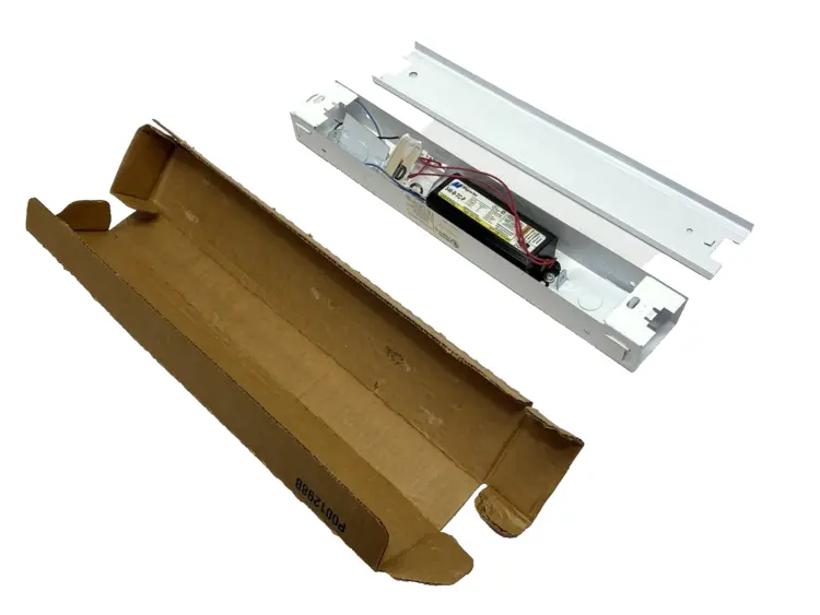 Used LITHONIA LIGHTING STANDARD STRIP LAMP 18" MAGNETIC BALLAST 15W 120V Lighting Michigan US | Maverick Industrial Sales #1092824