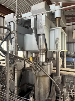 2000 TON HEAVY DUTY 4-POST HYDRAULIC STRAIGHTENING PRESS. STOCK # 0543726