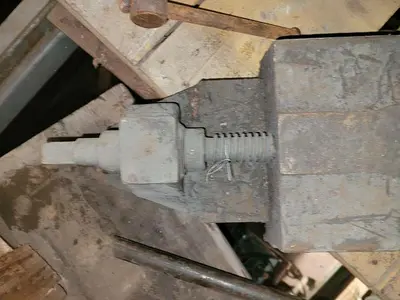 Vintage 7.5'' Milling Machinists Vise w/6'' Max Opening Fixed Base