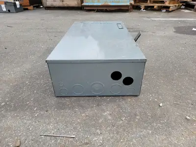 Enclosed Box 37"x20"