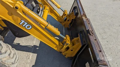USED 2004 DEERE 110
