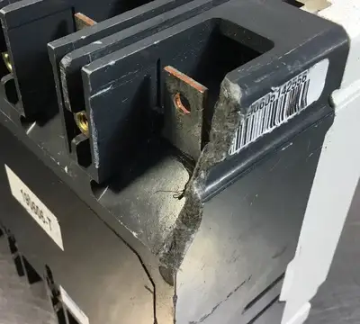 Eaton Cutler-Hammer HFD4020L 20A Circuit Breaker HFD 65K 600V 4 Poles 4F