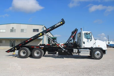 New | in-Stock 2027 FREIGHTLINER 114SD PLUS Rolloff Trucks Texas US | Roll Off Truck World #1507657