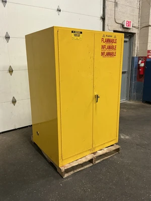 Used Justrite 25860 Hazardous Storage Units Ohio US | Equipment Recovery Corp. #1331532