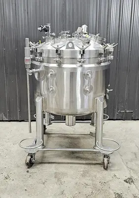Used LEE INDUSTRIES INC. 400L DP Stainless Steel Tanks Quebec CA | Carter-Wilson Equipment Services #884558
