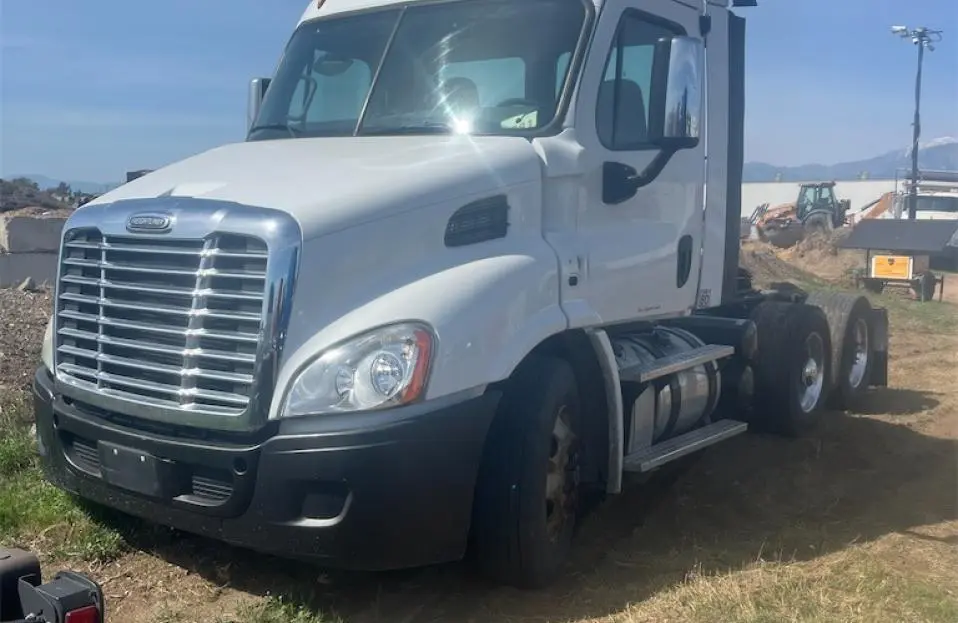 USED 2017 FREIGHTLINER CASCADIA