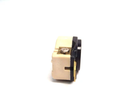 USED HUBBELL TWIST-LOCK RECEPTACLE 20A 277 VAC CU WIRE ONLY