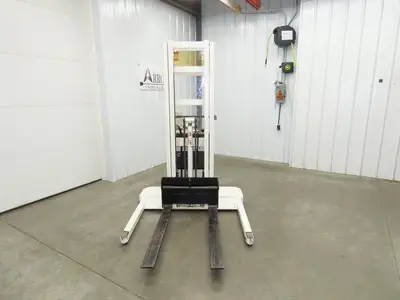 Crown 15BT Straddle Pallet Stacker Forklift 1400 lb 110" 12V Lift Manual Push