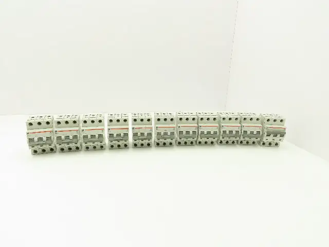 Cutler Hammer WMS3D03 3-Pole 3A Circuit Breaker Lot of 11