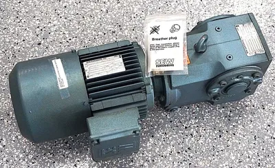 NEW SEW-EURODRIVE KA66DT90S4BM2NF REDUCER W/ DFT9034BM2MF MOTOR