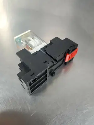 Telemecanique RXZE2M114 +RXM4AB2P7 Relay Coil 4E-10