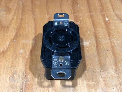 USED HUBBELL L1530R