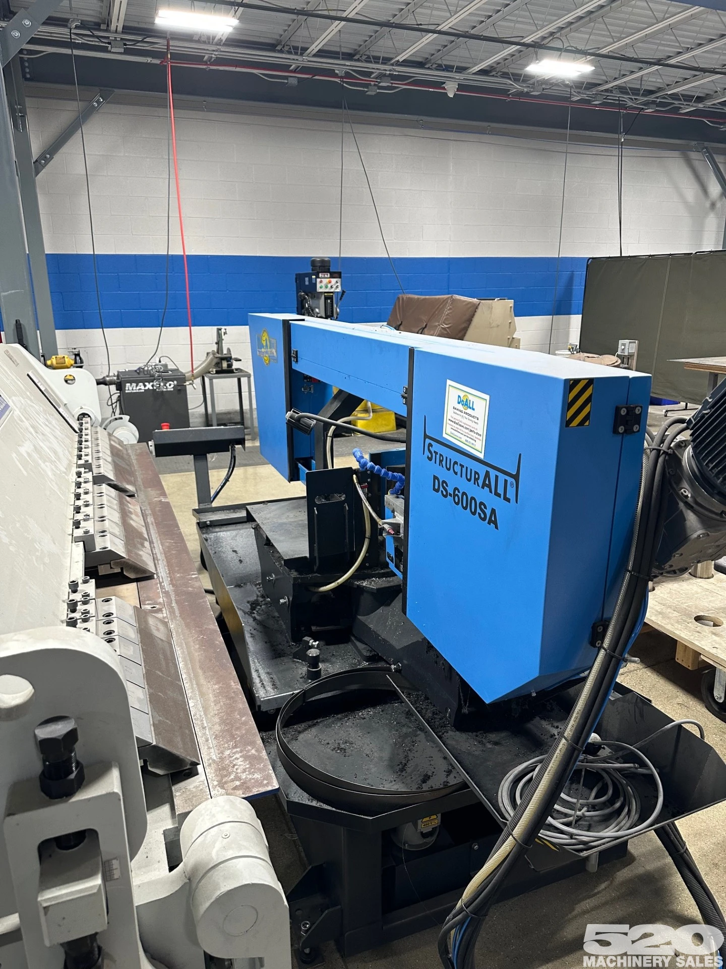 2023 DOALL DS-600SA Semi Automatic Band Saw