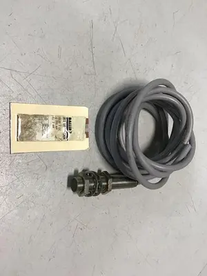 USED BALLUFF BES 516-325-SA56
