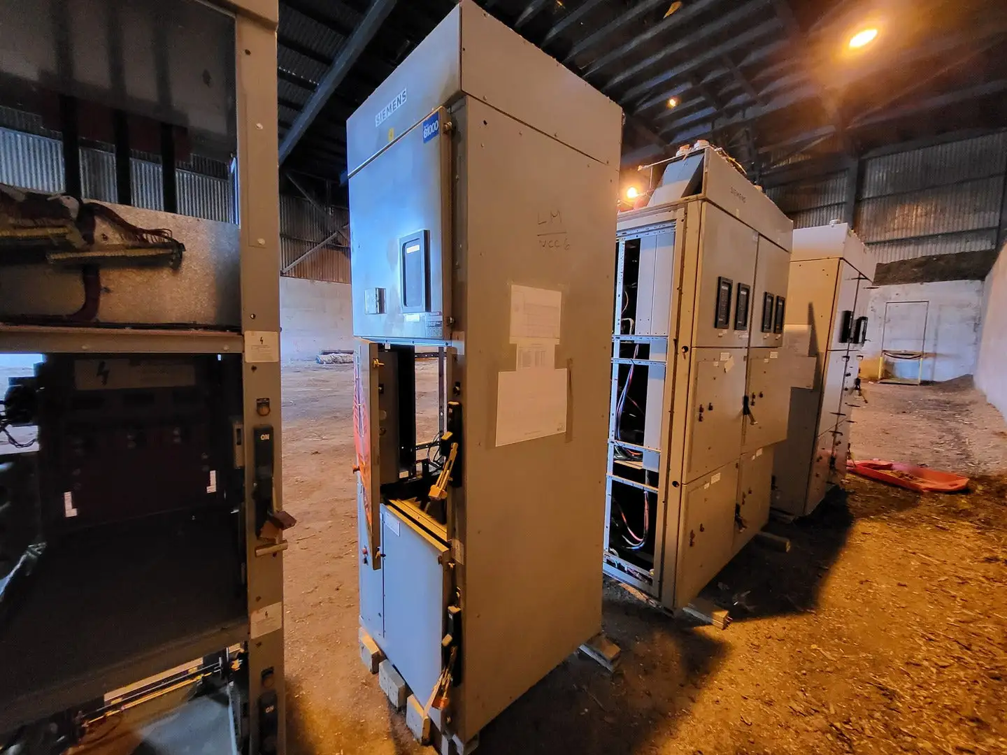 4160 Volts, Series 81000 One-Column Motor Control Center (MCC) Section