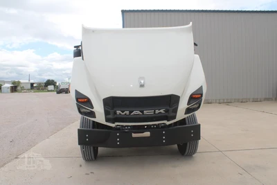 New | in-Stock 2025 MACK MD6 Cab Chassis trucks Texas US | Roll Off Truck World #1491874