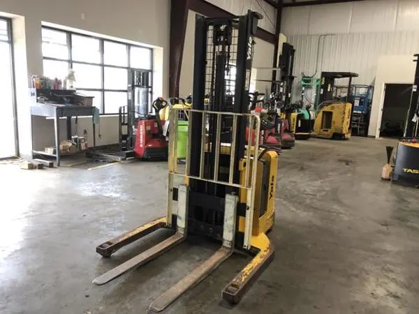Used 2002 YALE MSW040LE Pallet Stackers South Carolina US | Zoom Lifts & Equipment #1182316