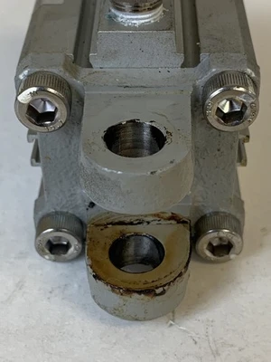 USED SMC CQ2D32-40DCM