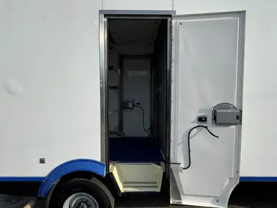 Used 2023 FORD E-350 Reefer Trucks Florida US | Truck and Van Outlet #1509231