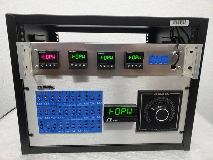 OMEGA DIGITAL TEMPERATURE METER