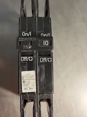 Cutler Hammer E-7819 LR43556 10A Circuit Breaker, 2 pole, (BIN 3.5.2)