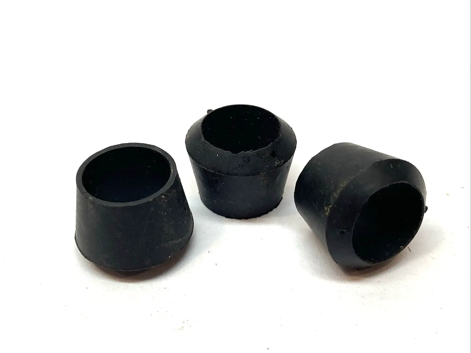 New | in-Stock Remke Single Hole Bushing Neoprene .562-.625 Form Size 2 LOT OF 3 Electrical Fittings Michigan US | Maverick Industrial Sales #1399869