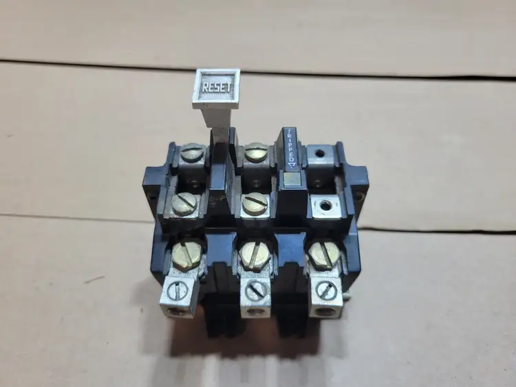 Used ALLEN-BRADLEY 40185-800-01 Relays & Switches British Columbia CA | Lenmark #1489022
