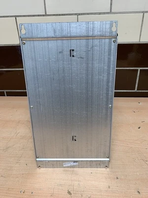 Danfoss VLT6008 Drive GT4CN1STR3DLF00A00C0 5.5kW/7.5Hp 380/460VAC Garantie