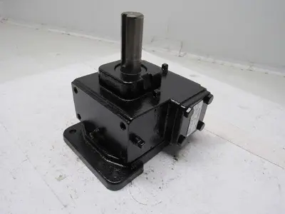 Winsmith E17XDVS2X000DN 20:1 .940Hp 87.5 Output RPM Right Angle Gear Reducer