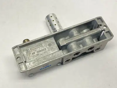 USED FESTO SUB VALVE MANIFOLD BASE MALE M12 541063