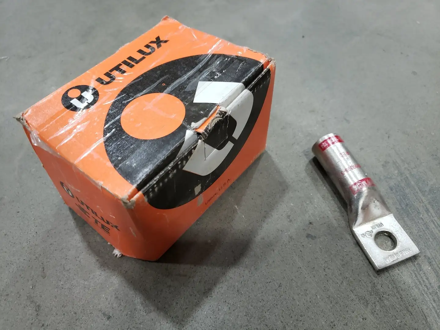 NEW 2006 UTILUX 1-1099899-3