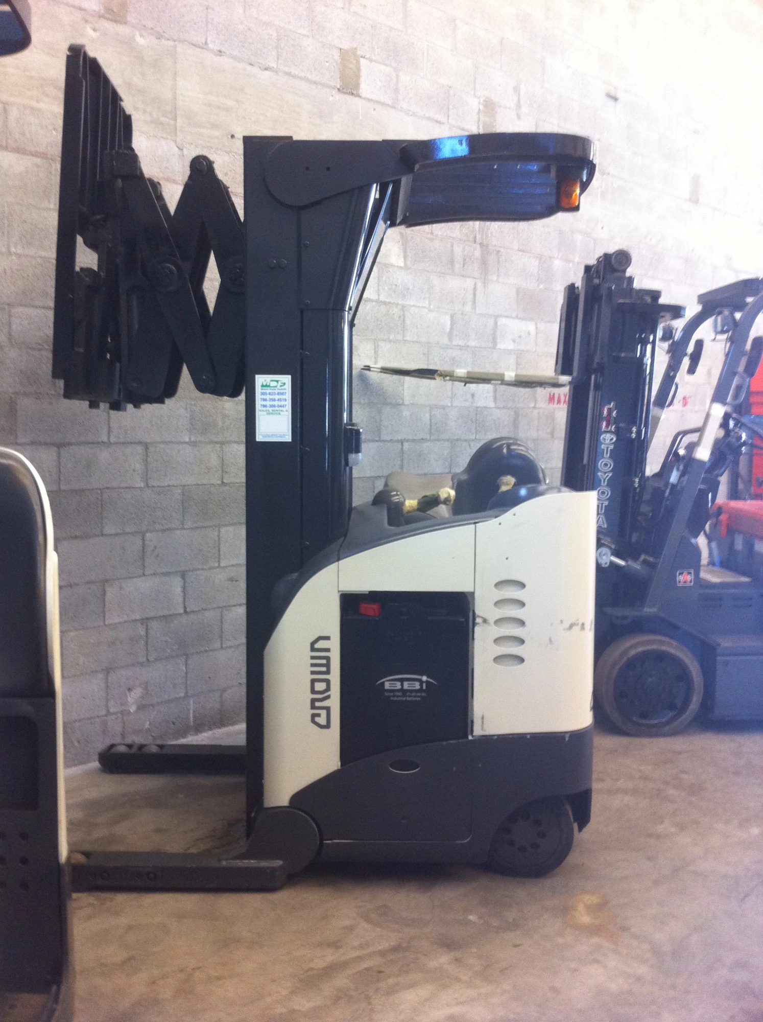 USED CROWN 5000 LBS