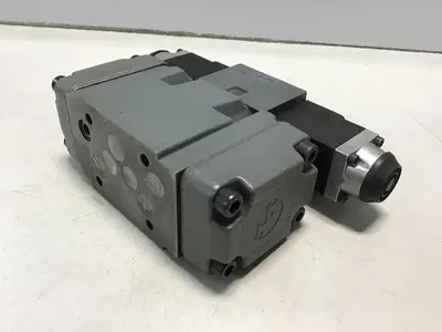 USED MANNESMANN REXROTH 4WEH10E42/6AG24NTZ4