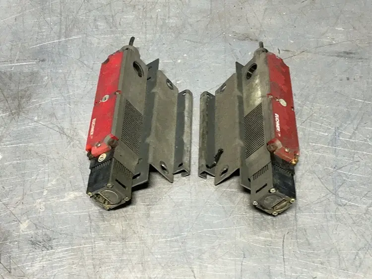 Used EUCHNER TP44141K110M & TP44141M120C2486 Relays & Switches Ohio US | HGR 24 #1326000