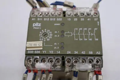 PILZ SAFETY RELAY 474790 PNOZ V 30S 24 V DC  PNOZV30S24VDC STOCK L-453C