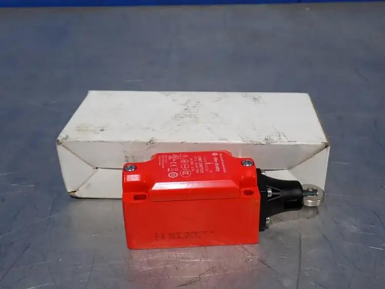 Used ALLEN BRADLEY 440PMRPB22E Relays & Switches Ohio US | HGR 24 #1094810