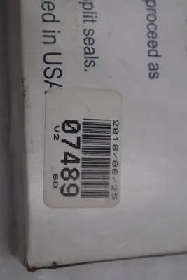 LOT OF 2 - NEW Parker Clipper Oil Seals 1QTR18 / 07489 / H1L5 STOCK 3774A