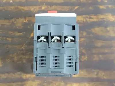 Used SCHNEIDER ELECTRIC GV2ME14 Switchgears British Columbia CA | Lenmark #242042
