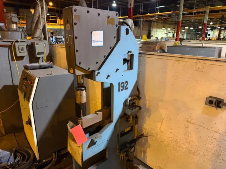 Used BTM P10F TOG-L-LOC Pneumatic Toggle Presses Ohio US | Yoder Brothers machinery #717219