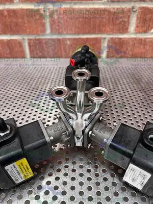 USED 3 ITT ADVANTAGE 4 WAY STAINLESS STEEL DIAPHRAGM VALVES W/ VALVE POSITIONER