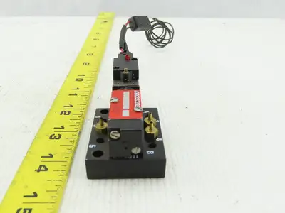 Dynamco D2552KL0 Solenoid Valve 115V 5 Port